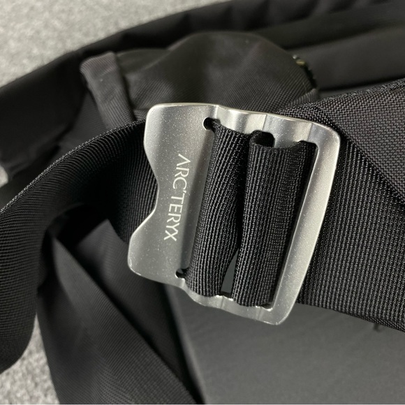 Arc'tery MISTRAL 16 Laptop Travel Camera Hiking Shoulder Pack Bag Discontinued - Picture 4 of 15